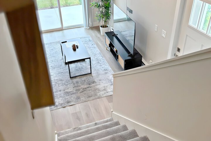 Modern 4BR with Parking - WV rep 4