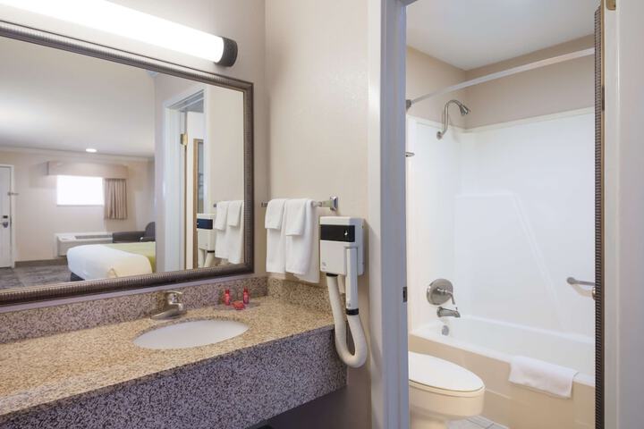 Room 15 of 30