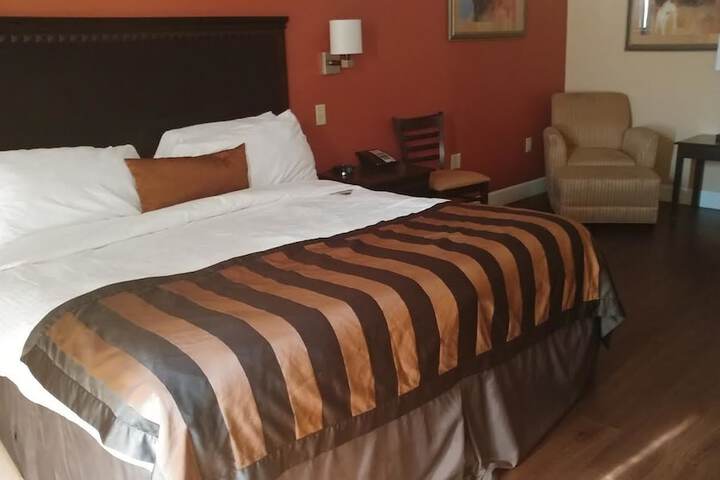 Room 8 of 28