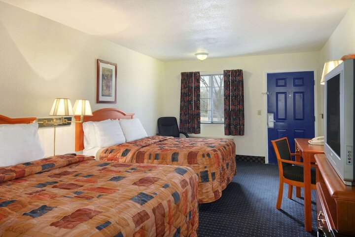 Room 10 of 24