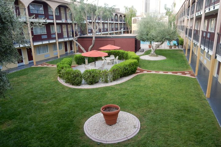Hotel Exterior 41 of 46