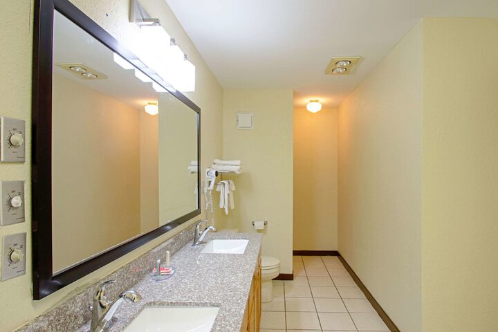 Room 26 of 38