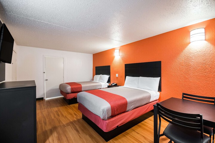 Room 14 of 33