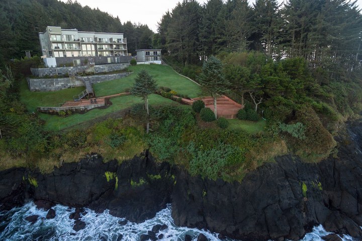 Whale Cove Inn
