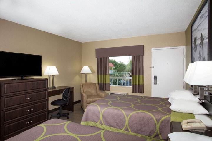 Room 21 of 28