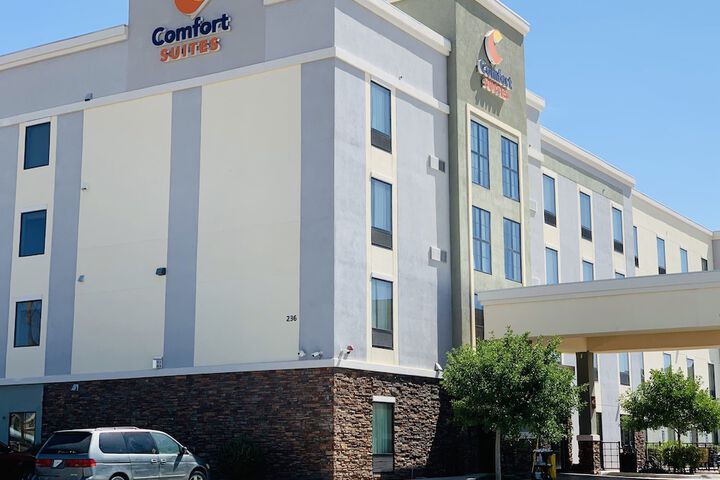 Hotel 3 of 68