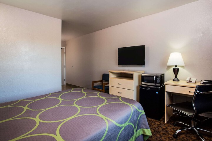 Room 14 of 19