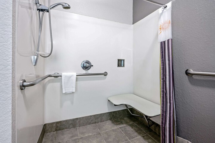 Room 10 of 31