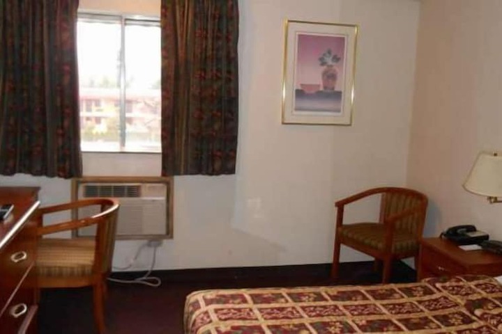 Room 11 of 27