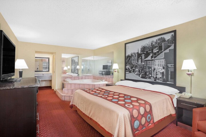 Room 10 of 16