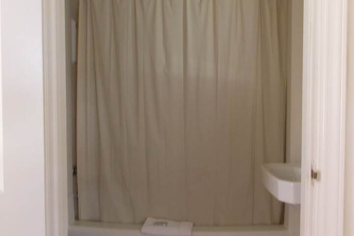 Room 16 of 38