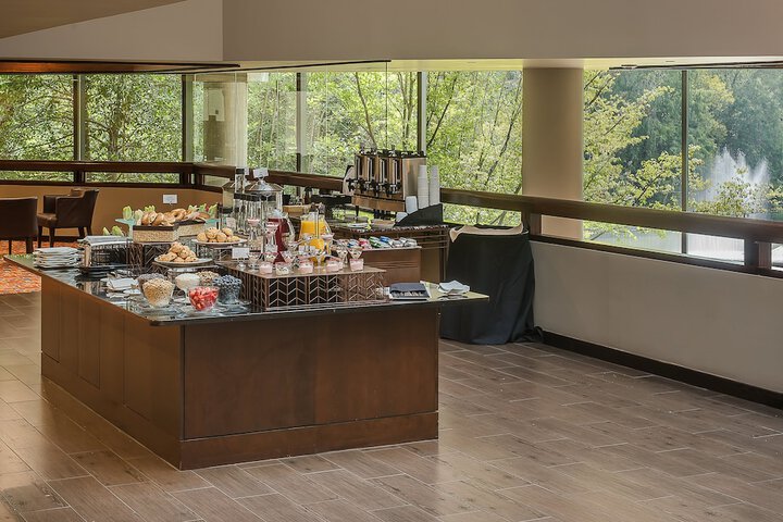Breakfast/Coffee Service 60 of 81