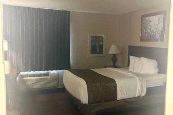 Baymont by Wyndham Battle Creek / I-94