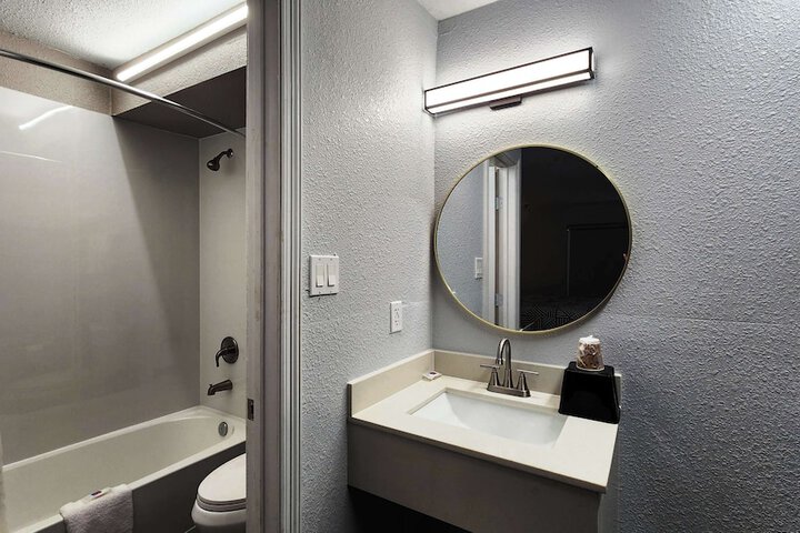 Room 28 of 32