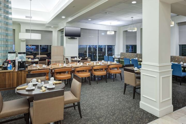 Dining 36 of 43
