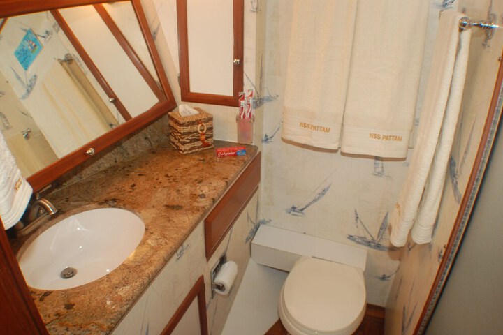 Room 4 of 13