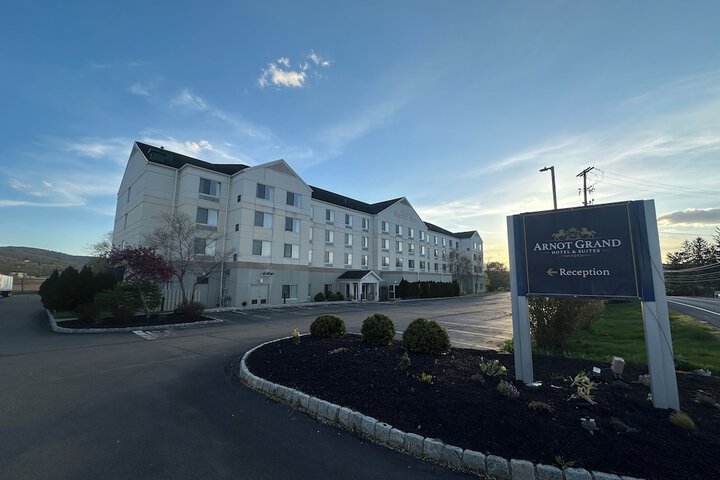 Arnot Grand Hotel & Suites