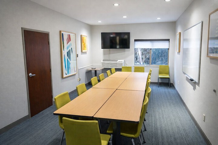 Holiday Inn Express Hotel & Suites St. Paul-Woodbury by IHG