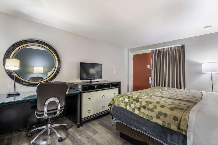 Room 28 of 36