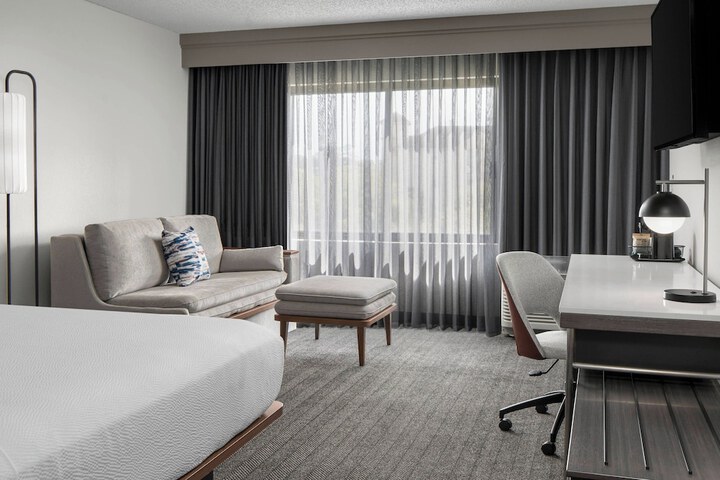 Room 21 of 32