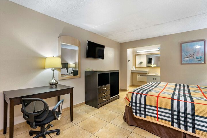 Room 18 of 27
