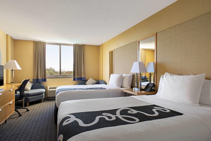 La Quinta Inn & Suites by Wyndham Sunrise