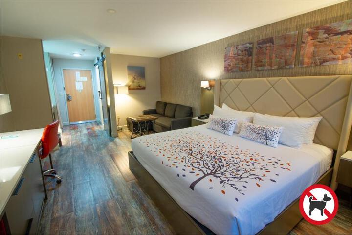 Empeiria High Sierra Hotel