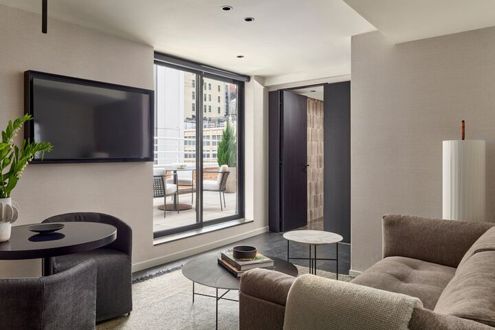Room 25 of 43