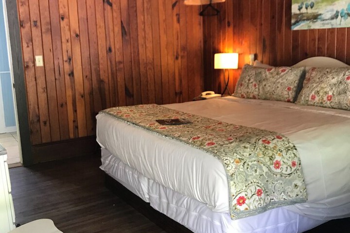 The Riverside Lodge at Chimney Rock