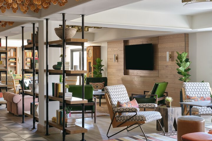 Lounge 173 of 203