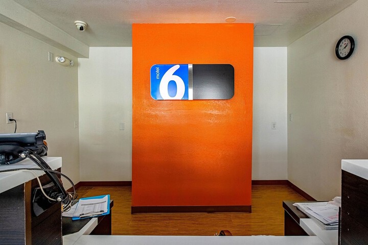 Motel 6 Palatine IL - Chicago Northwest
