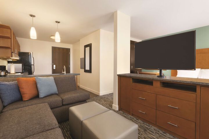 Room 12 of 38