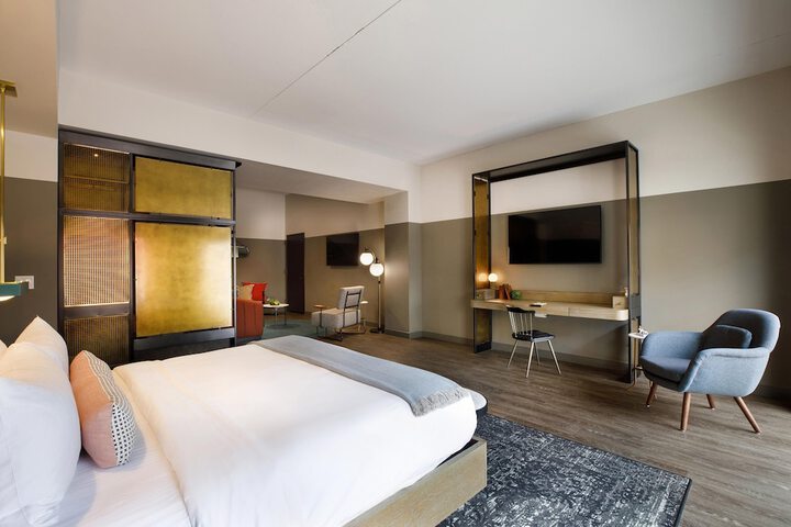 Room 49 of 106
