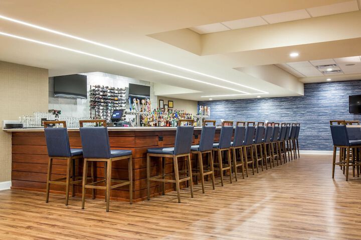 Wyndham Newport Hotel
