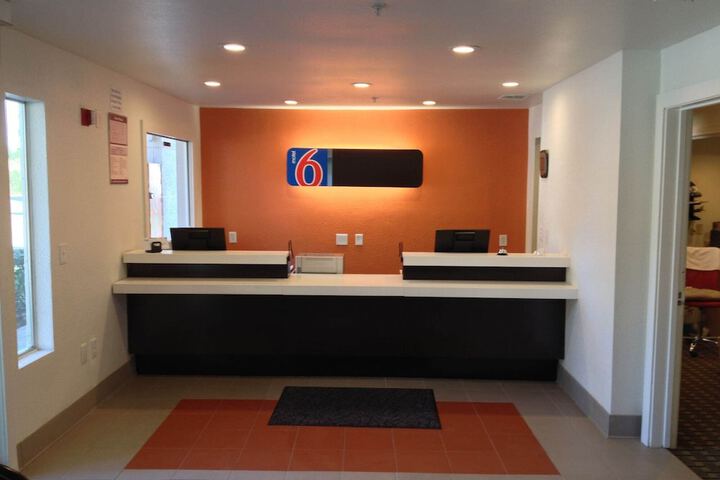 Motel 6 Grand Prairie TX - Near Six Flags Drive