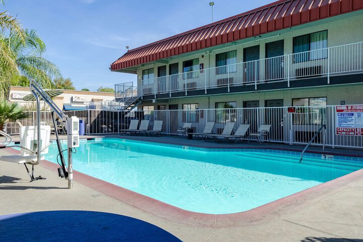 Pool 6 of 21