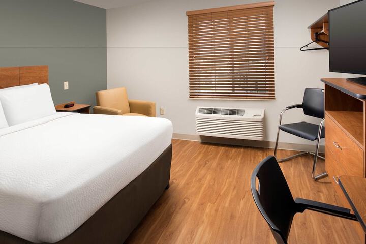 Room 25 of 28