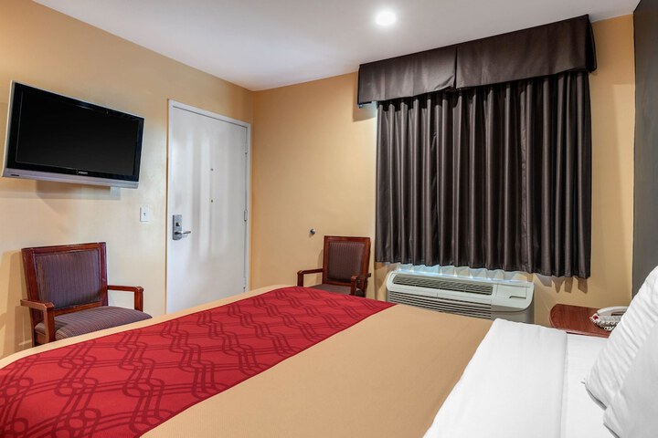 Room 21 of 32