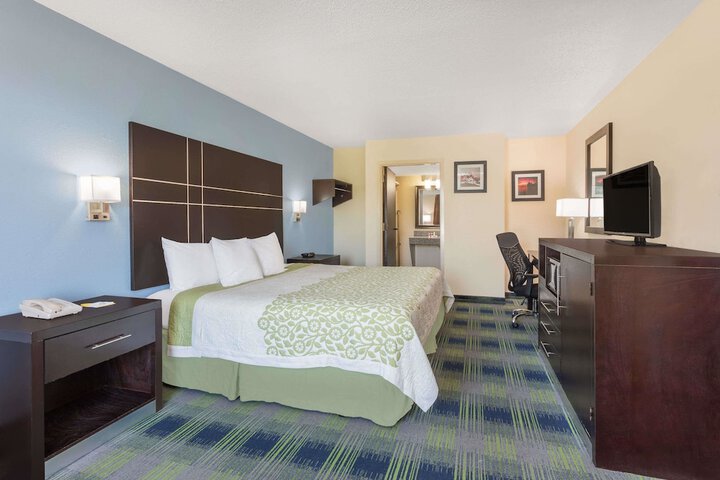 Room 15 of 18