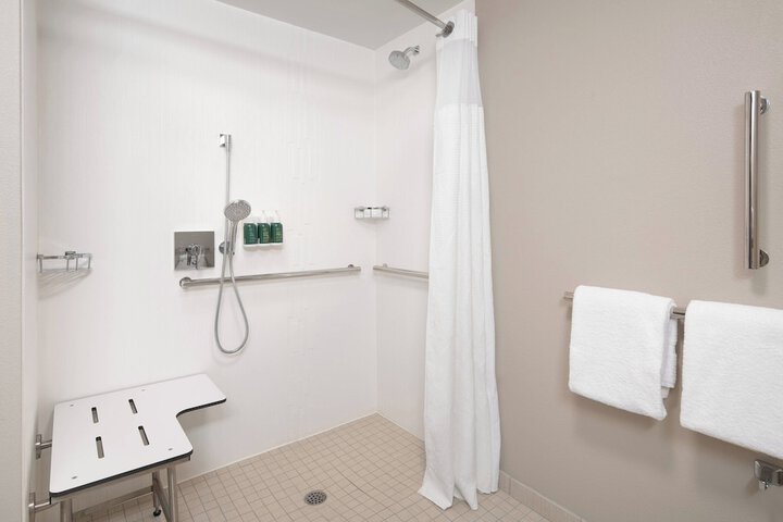 Courtyard by Marriott Bakersfield