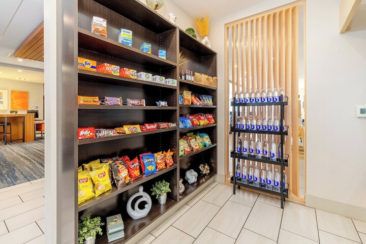 Holiday Inn Express & Suites Medford by IHG