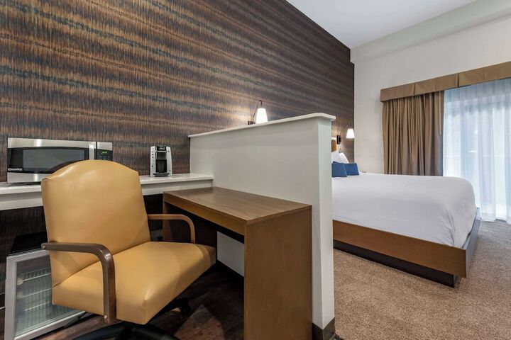 Room 27 of 48