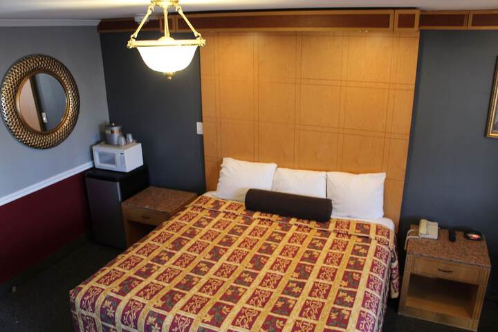Room 25 of 99