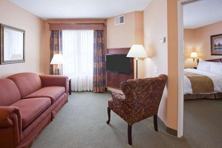 Room 32 of 43