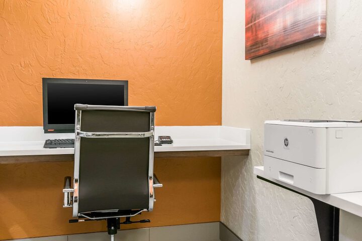 Business Center 40 of 40