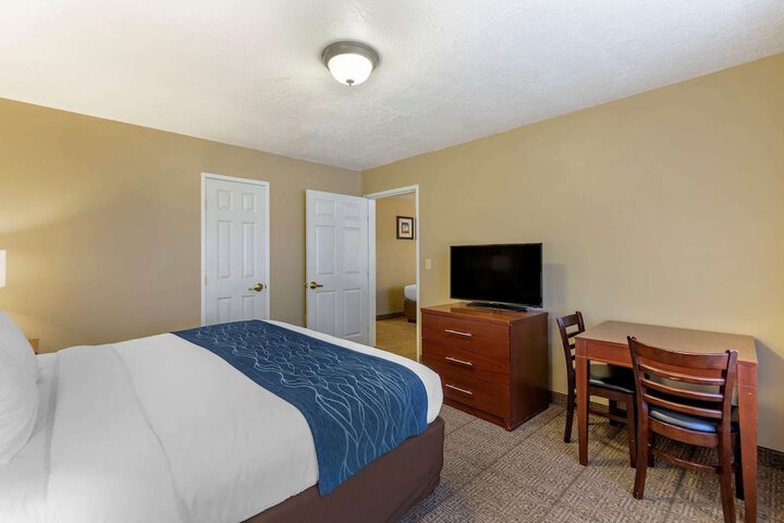Room 13 of 32
