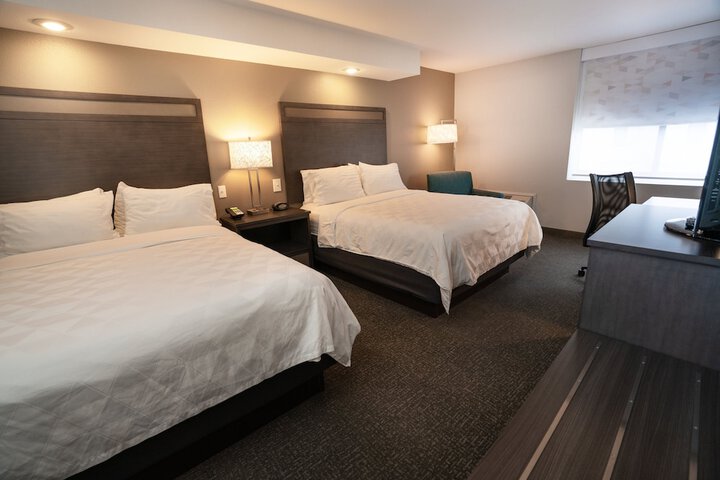 Room 32 of 77