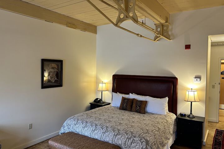 Room 72 of 128