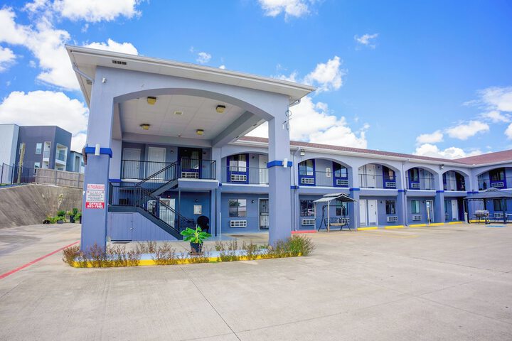 Hotel 7 of 70