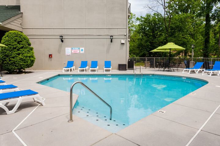 Twin Mountain Inn & Suites